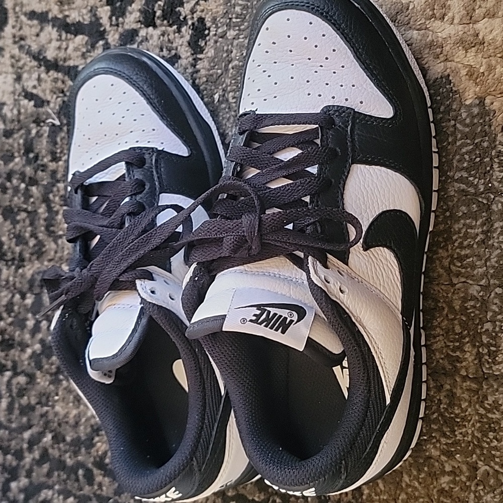 Shoes - Picture 2 of 4